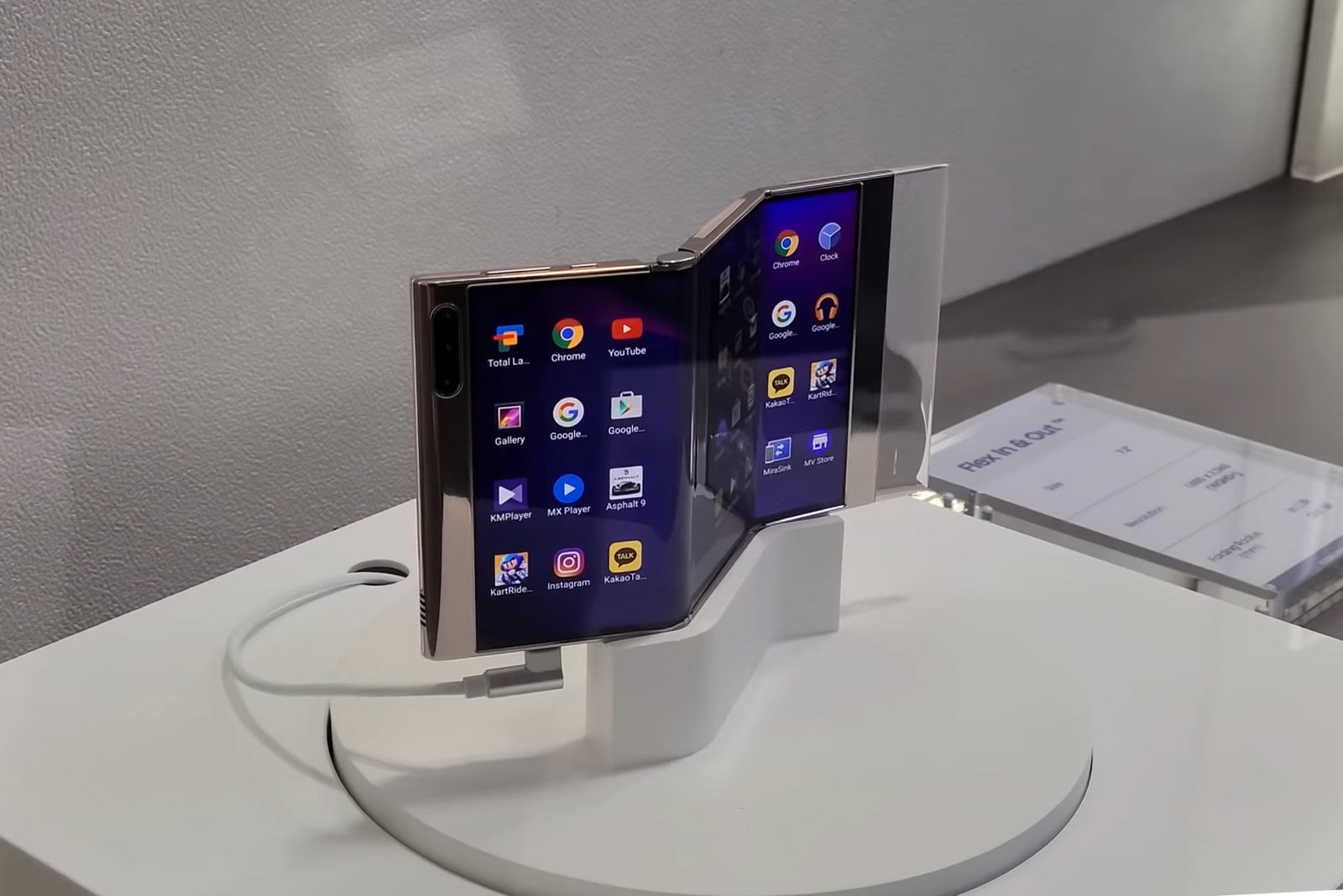 Samsung Siapkan Smartphone Tri-Fold, Layar Lipat Tiga Panel